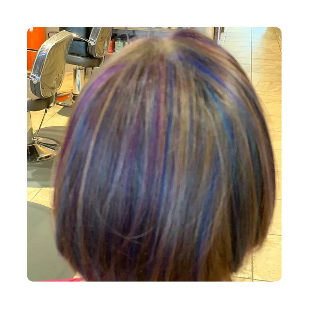 Short dimensional vivid bob
