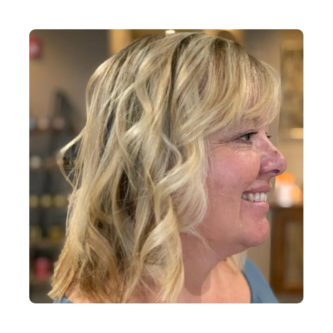 Short blonde haircut with waves